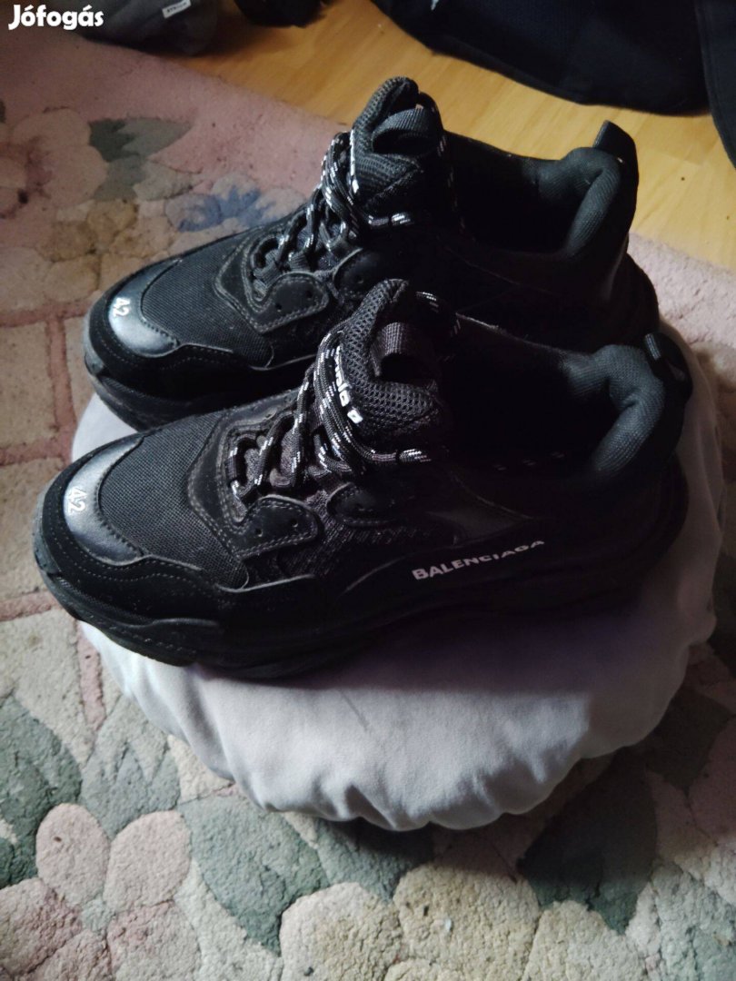 Triple S 42 sportcipő
