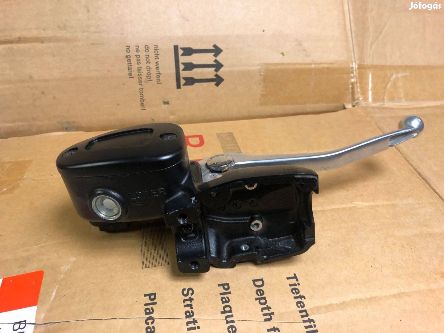 Triumph Bonneville T120 2016, fékkar fékolaj tartállyal