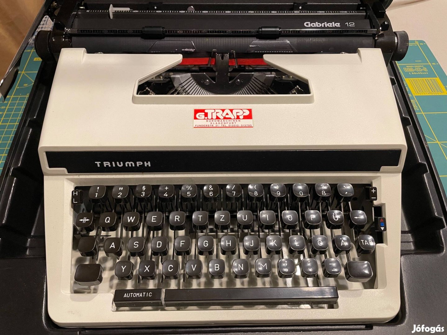 Triumph Gabrielle 12-es retro írógép, fehér