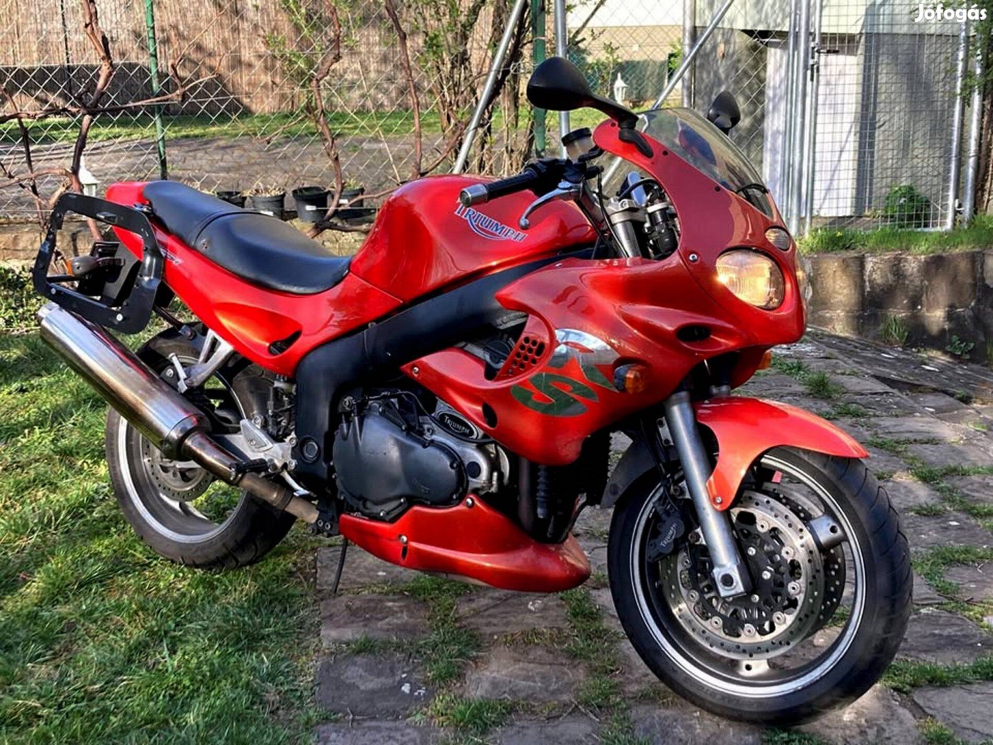Triumph RS955i három hengeres élménymotor
