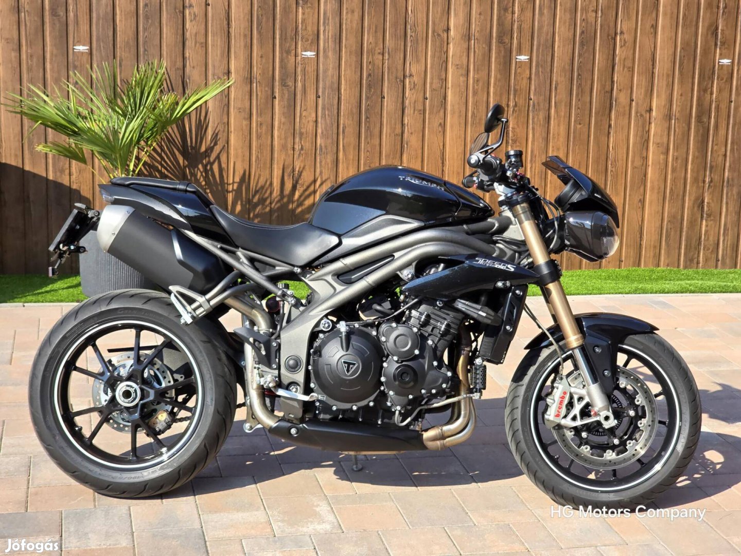 Triumph Speed Triple 1050 Makulátlan végig szer...