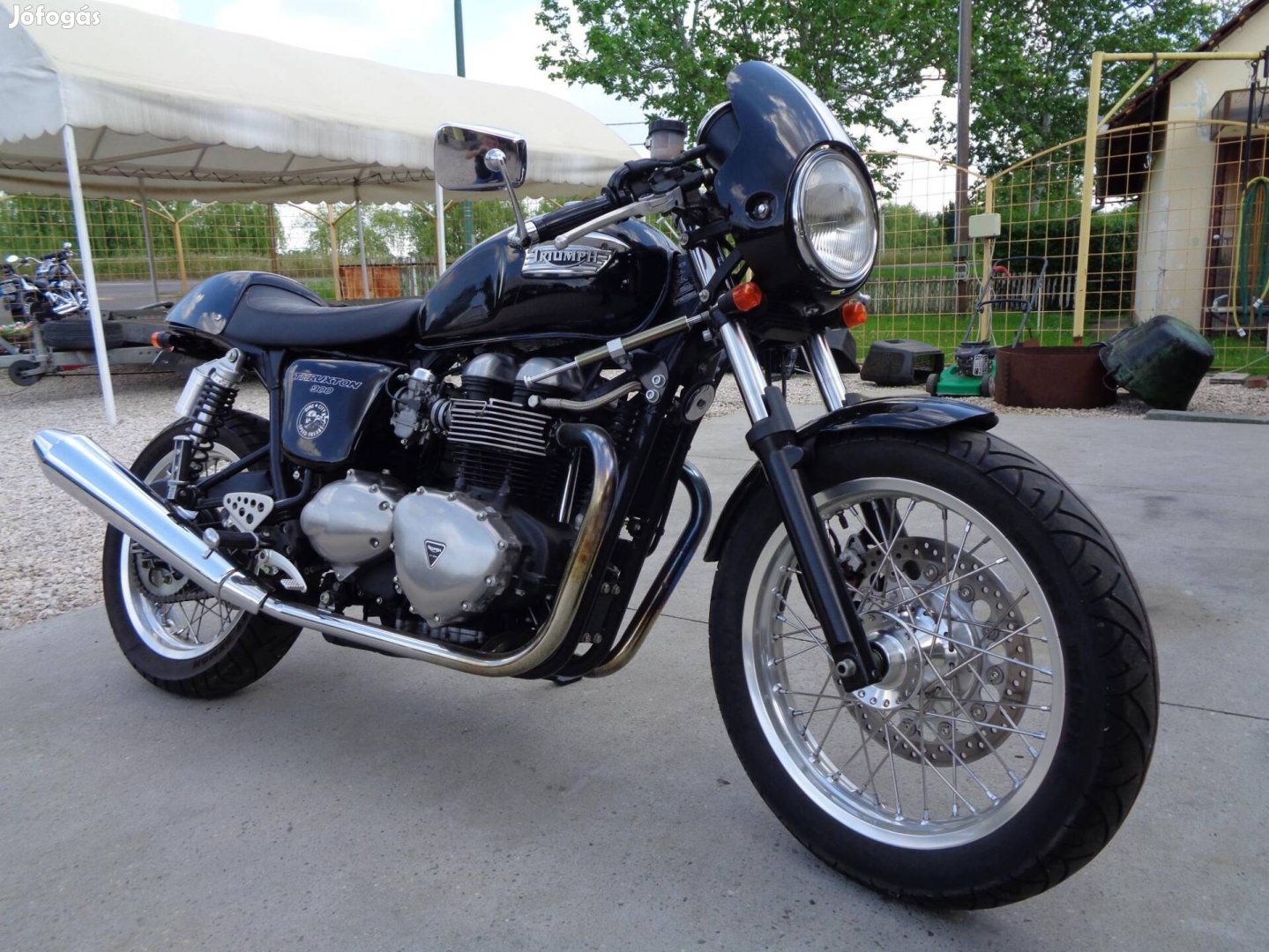 Triumph Thruxton Akcióban Megkímélt Gyári Állap...