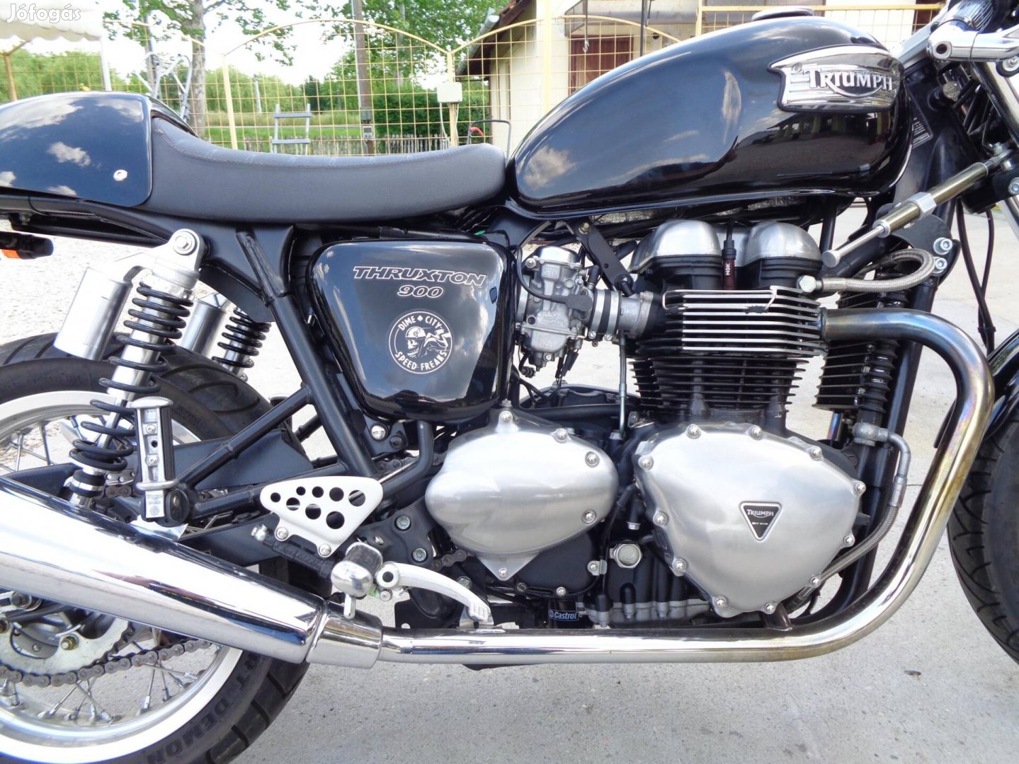 Triumph Thruxton Akcióban Megkímélt Gyári Állap...