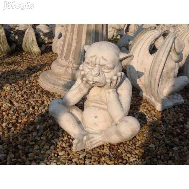 Troll Majom szobor