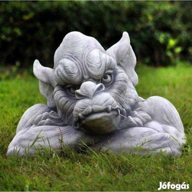 Troll szobor házőrző