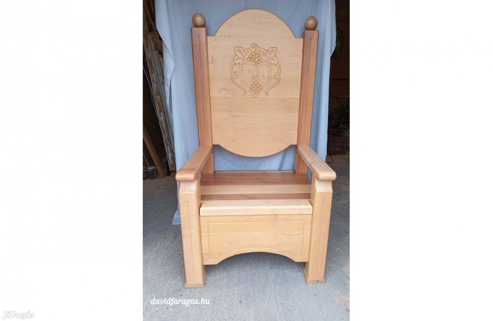 Trónszék szék faszék királyiszék antikszék fabútor szőlőminta