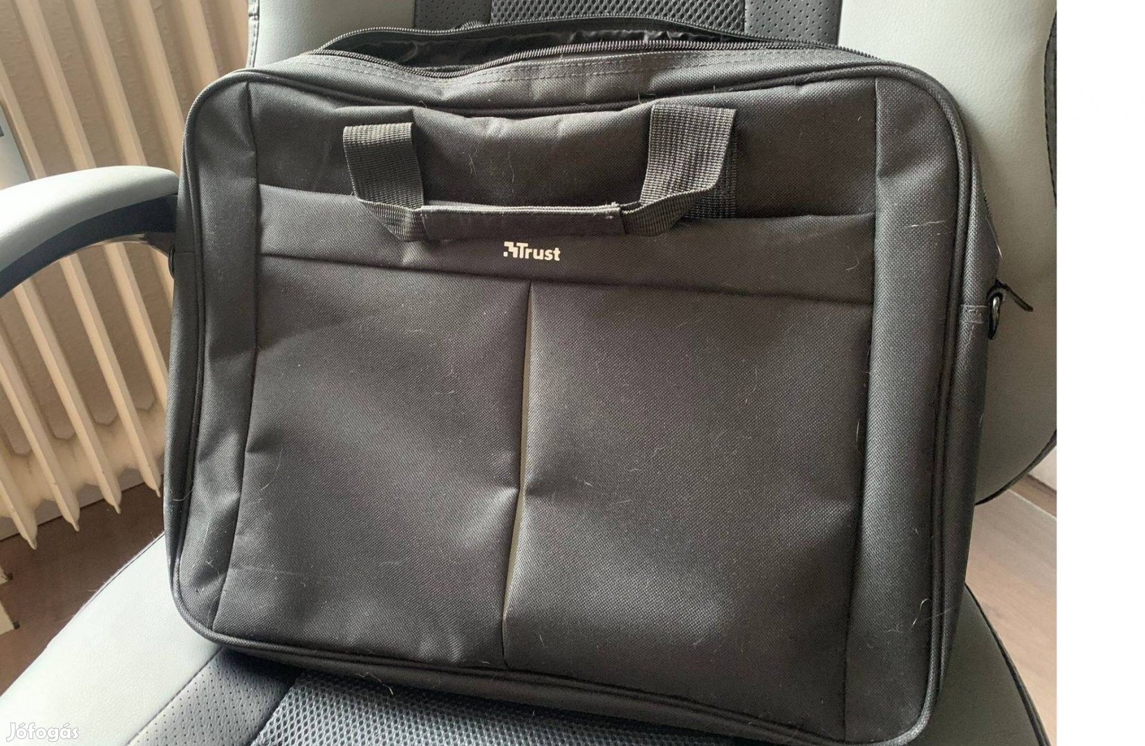 Trust laptop táska, 17.3, új állapot