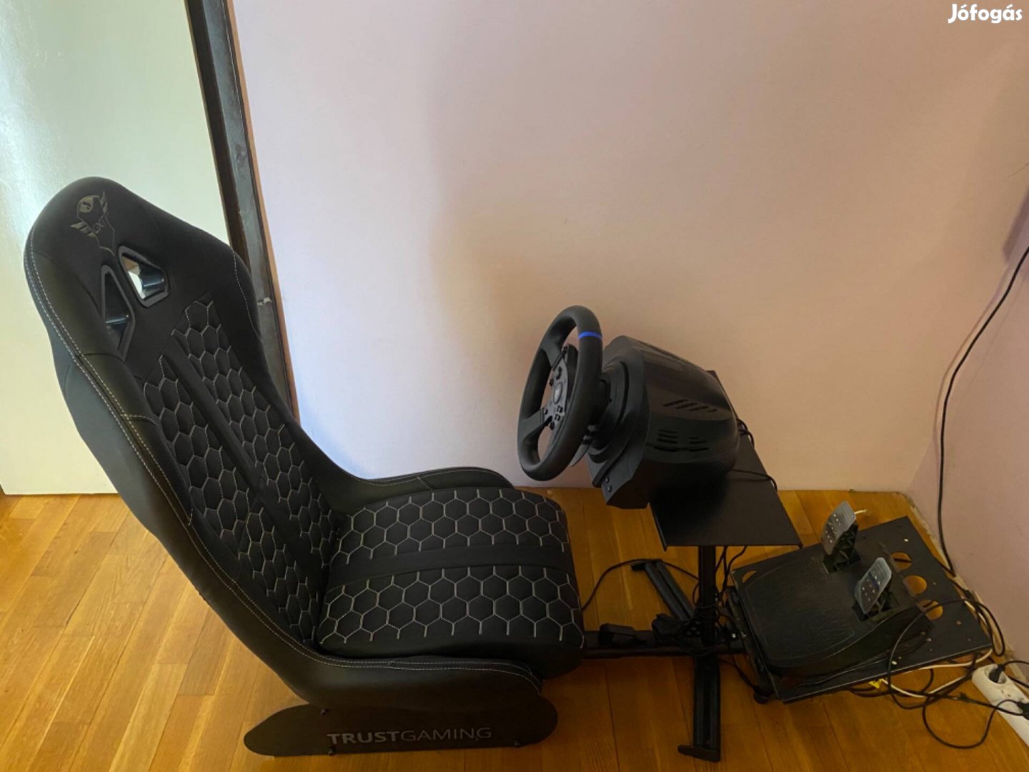 Trustgaming playseat Thrustmaster T300RS-sel + TM Open Wheel kormány