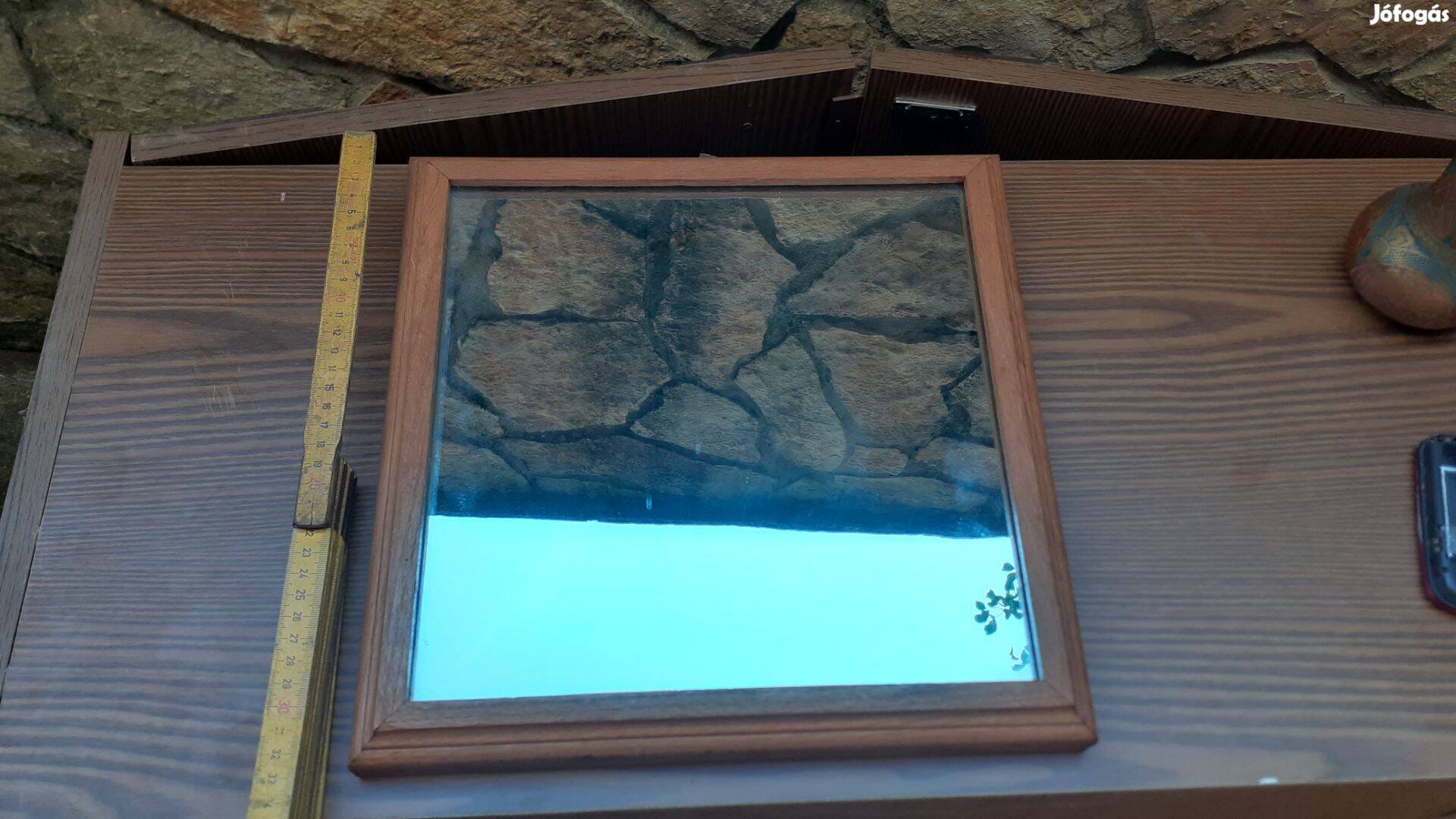 Tükör keretben