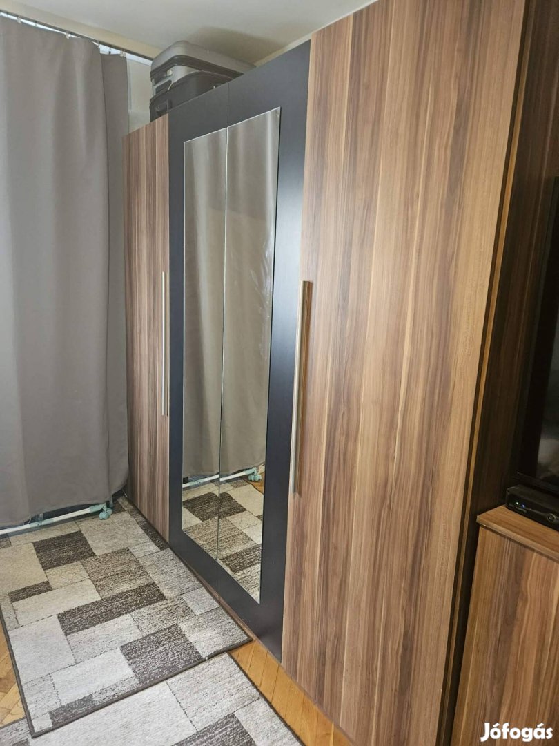 Tükrös gardrób szekrény