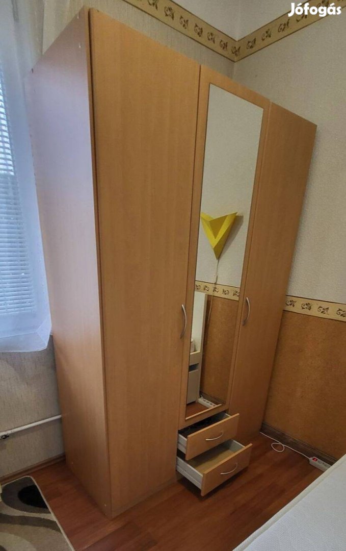 Tükrös szekrény eladó