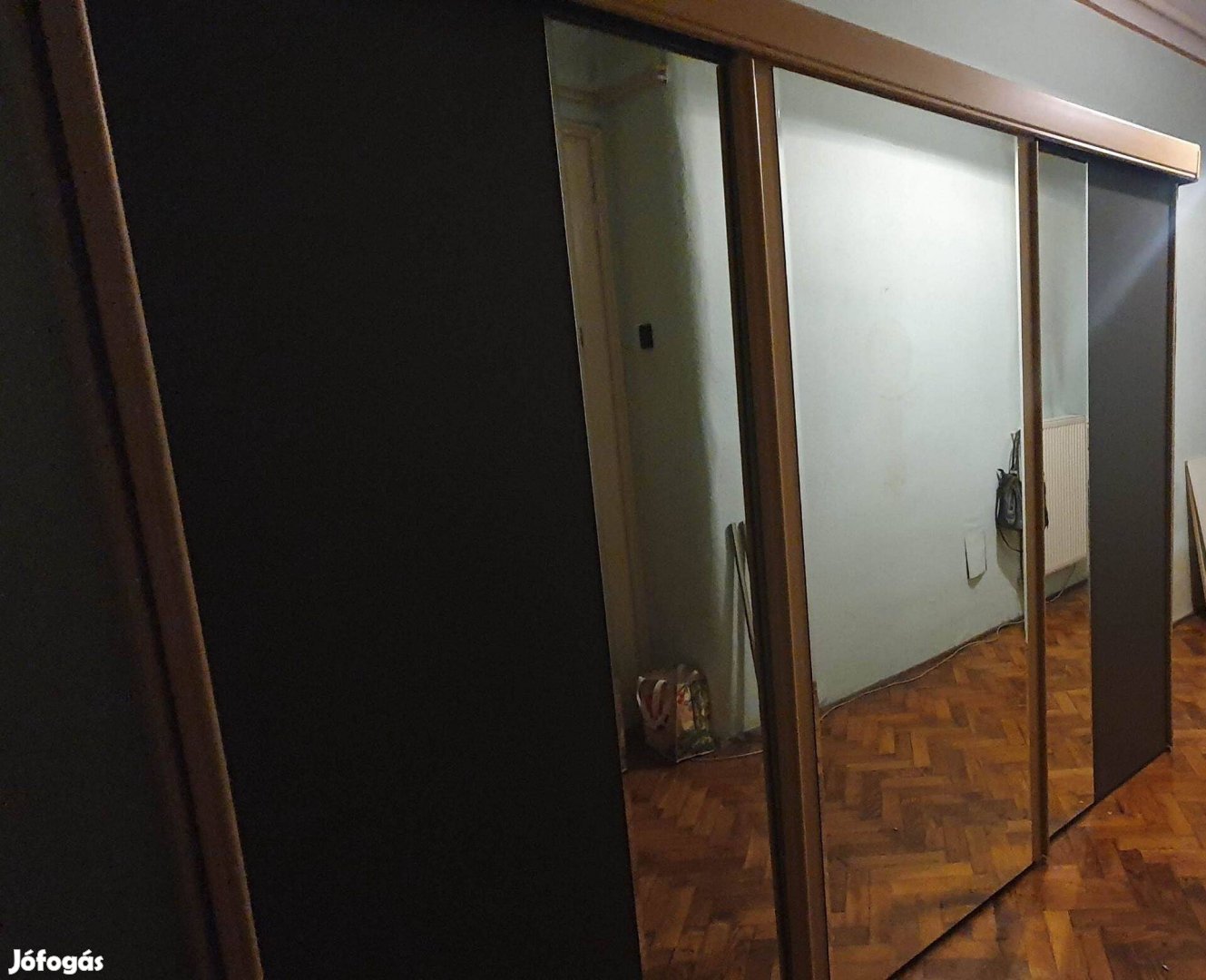 Tükrös tolóajtós gardrób szekrény, hatalmas 270cmx220x65