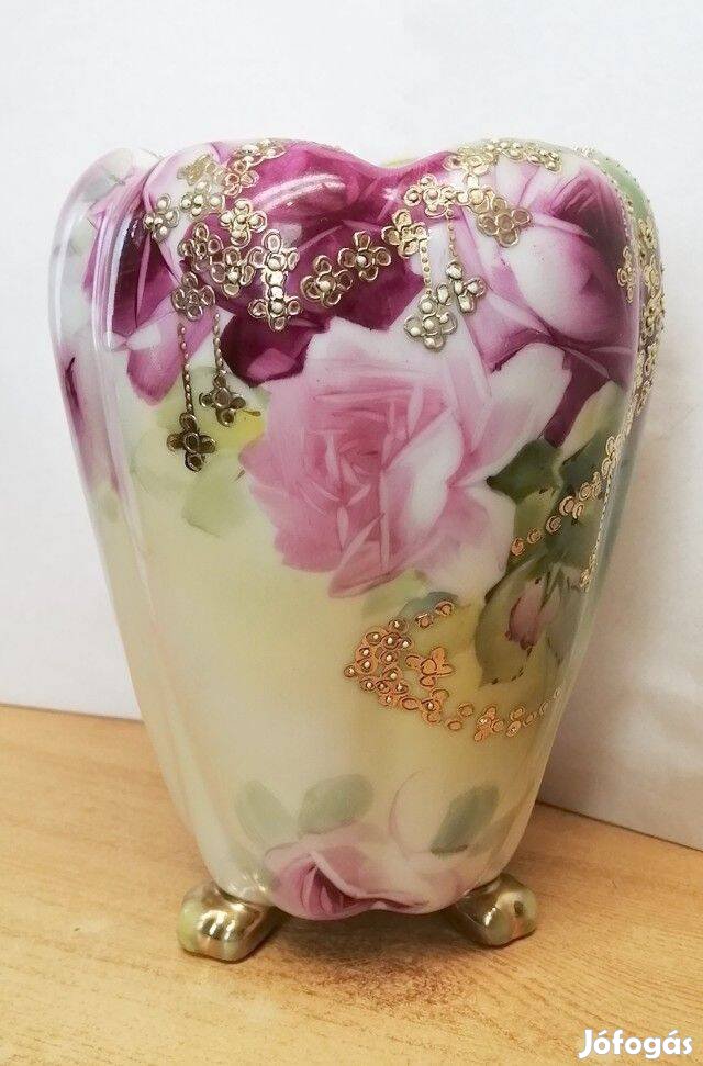 Tulipán forma lábakon álló rózsás váza dús aranyozással