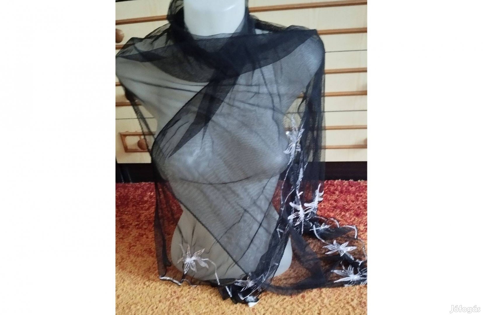 Tüll kendő, fekete, hímzett, strasszokkal