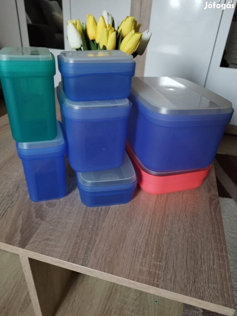 Tupperware billenőtetejű dobozok