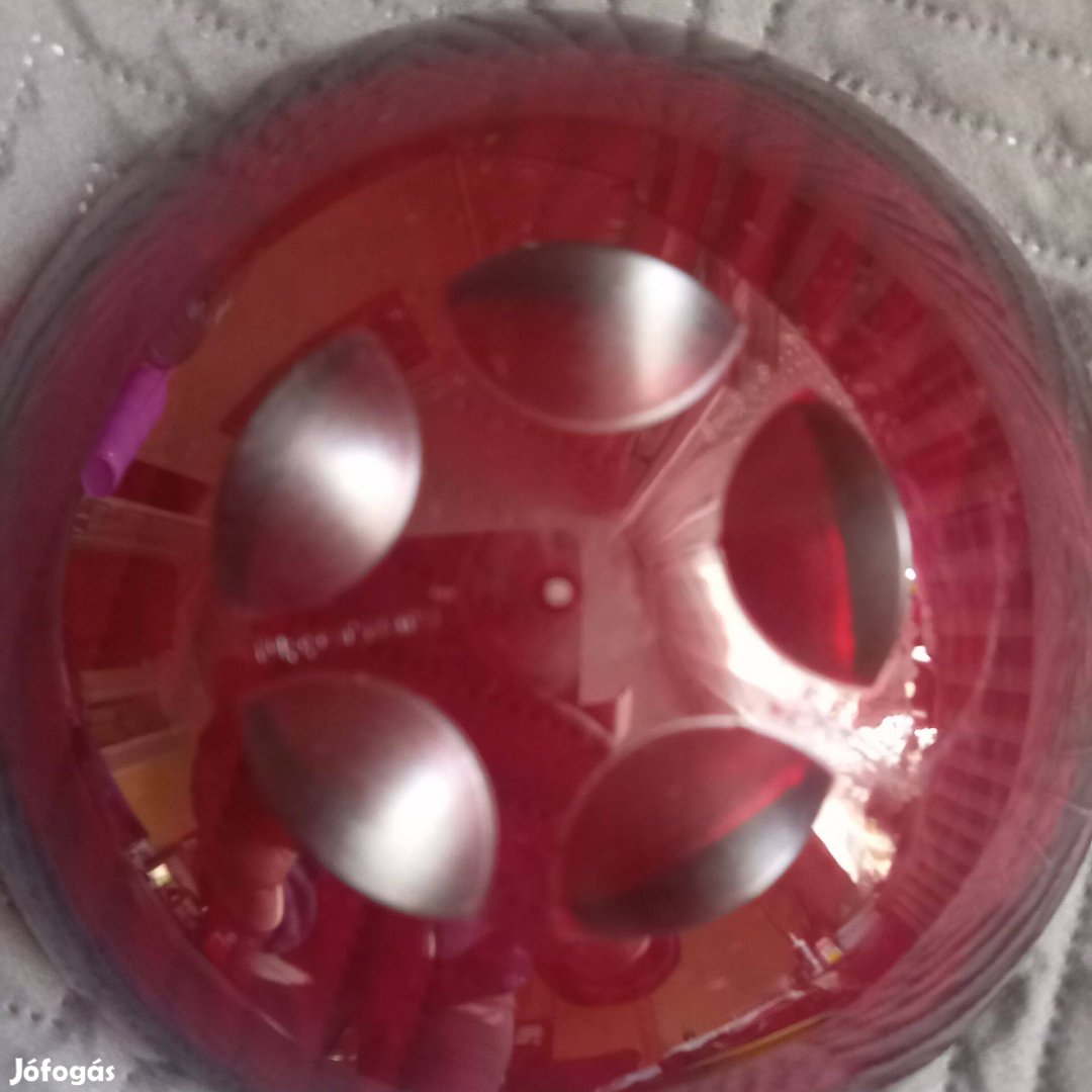 Tupperware bordó tálka