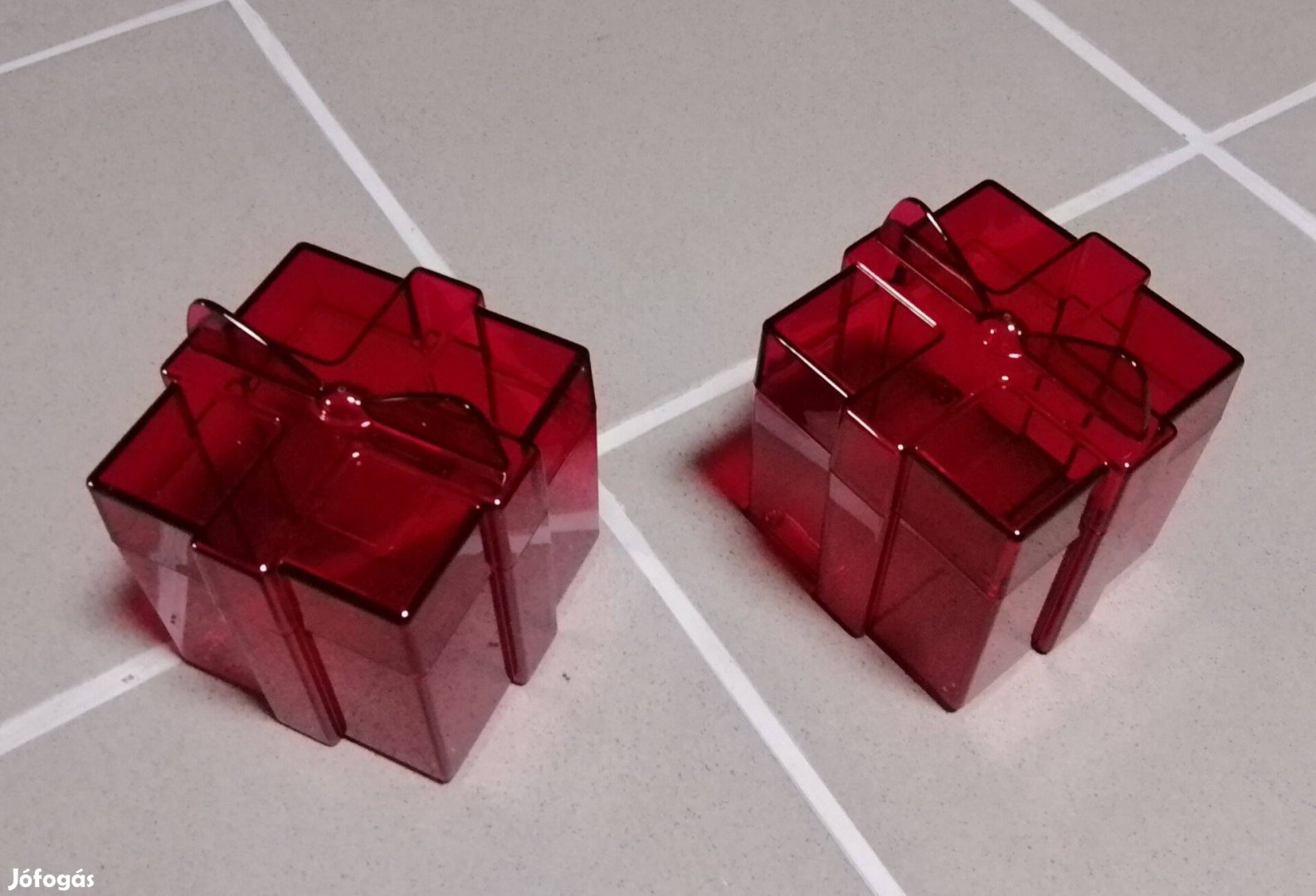 Tupperware doboz masnis tetővel piros 2db