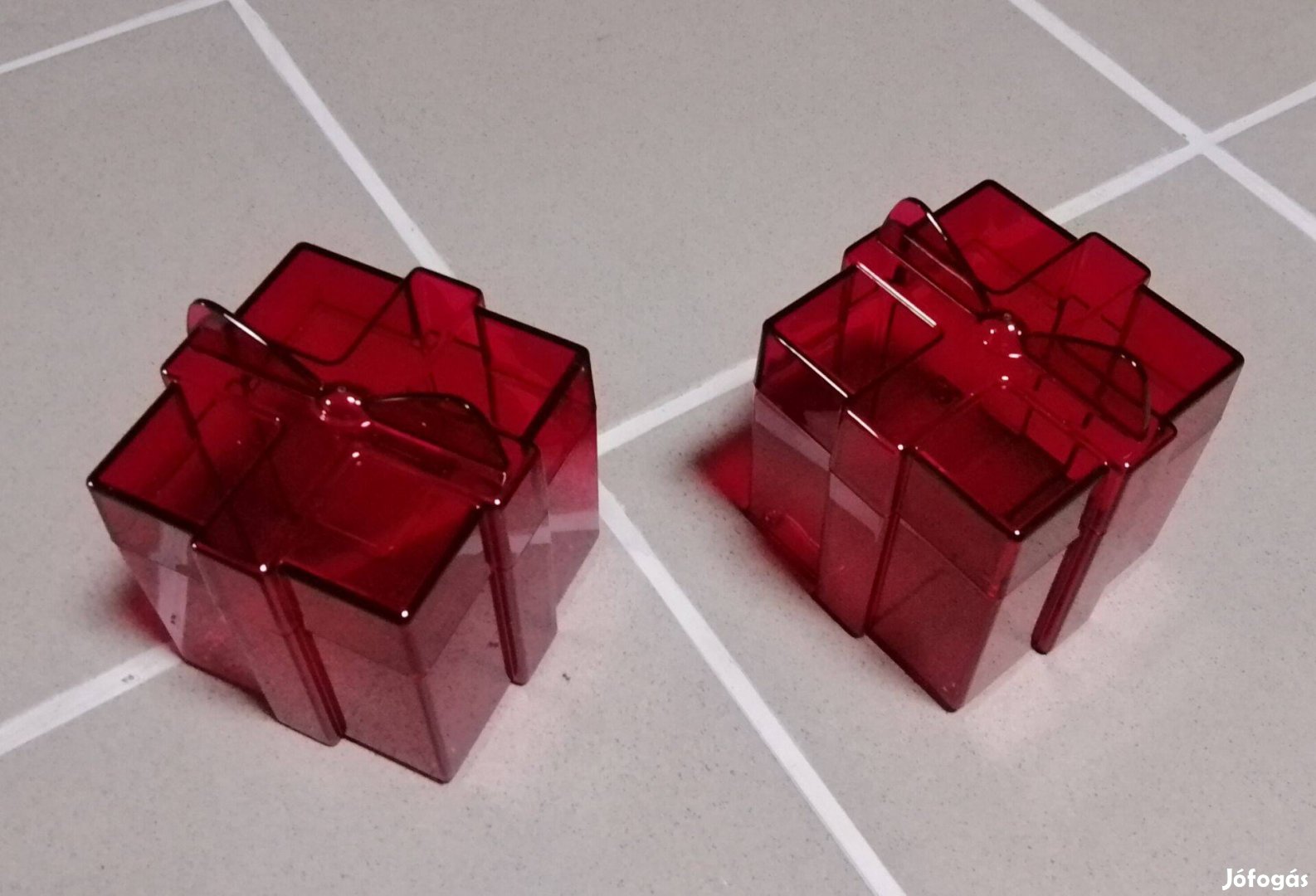 Tupperware doboz masnis tetővel piros 2db