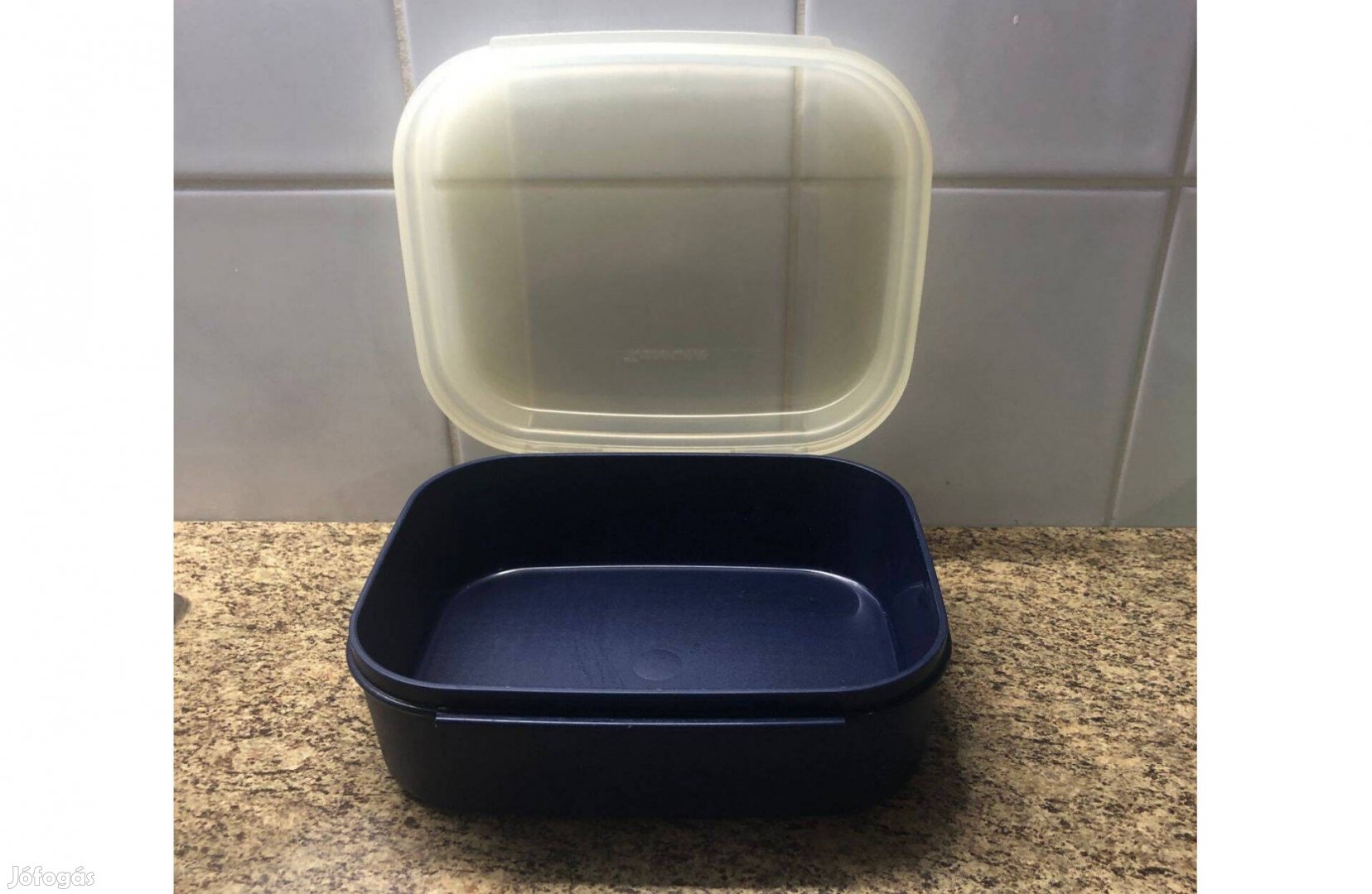 Tupperware közepes uzsonnás doboz