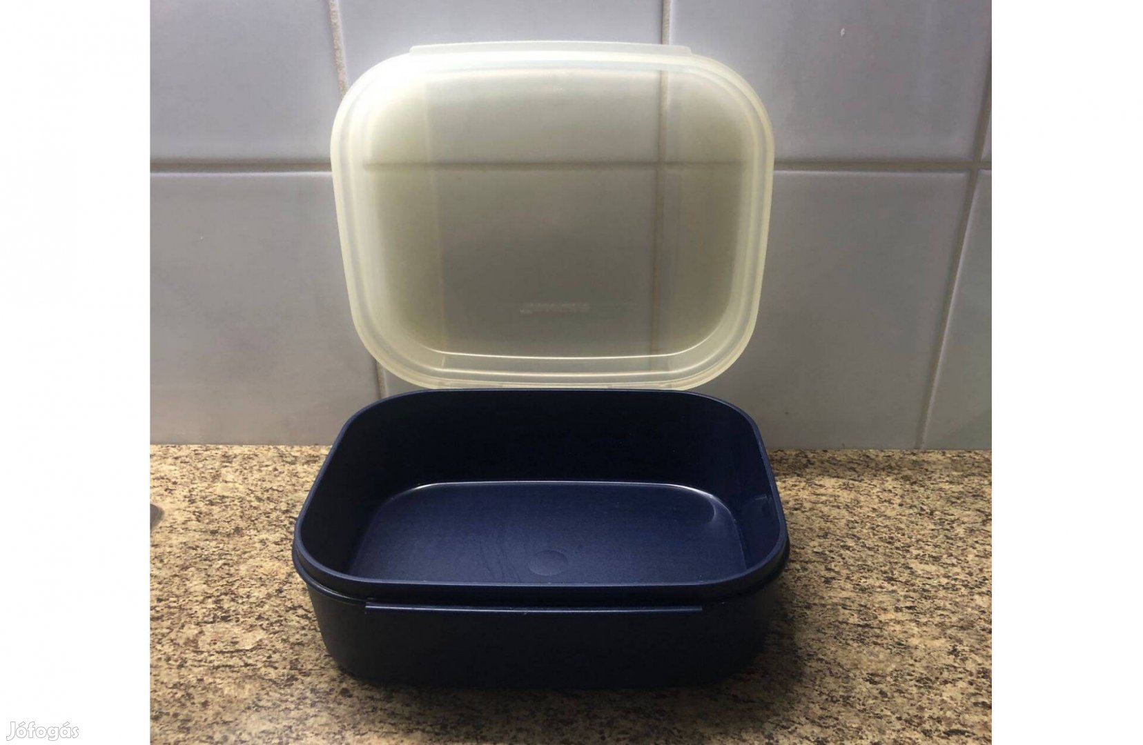 Tupperware közepes uzsonnás doboz