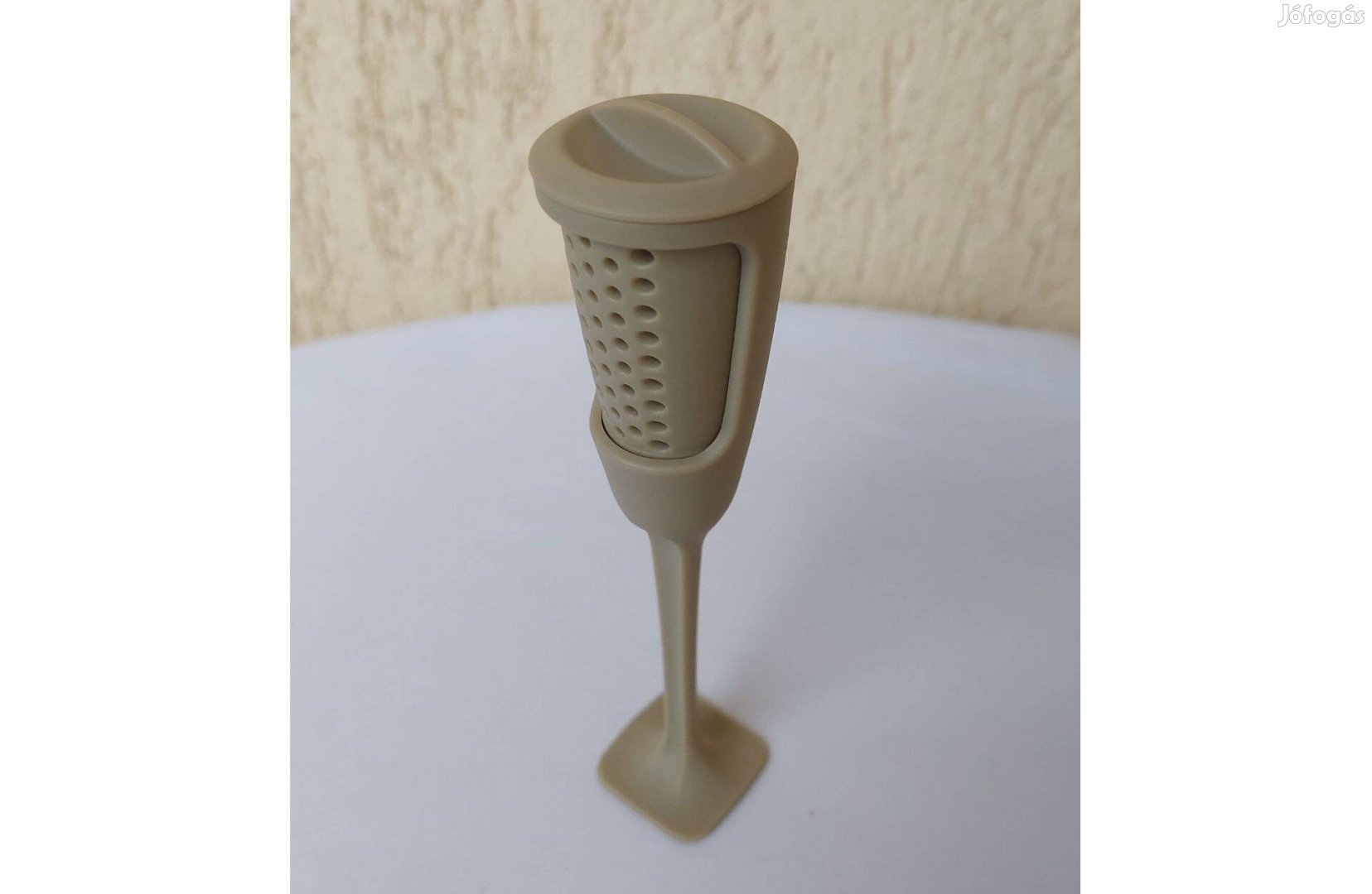 Tupperware teafű tartó