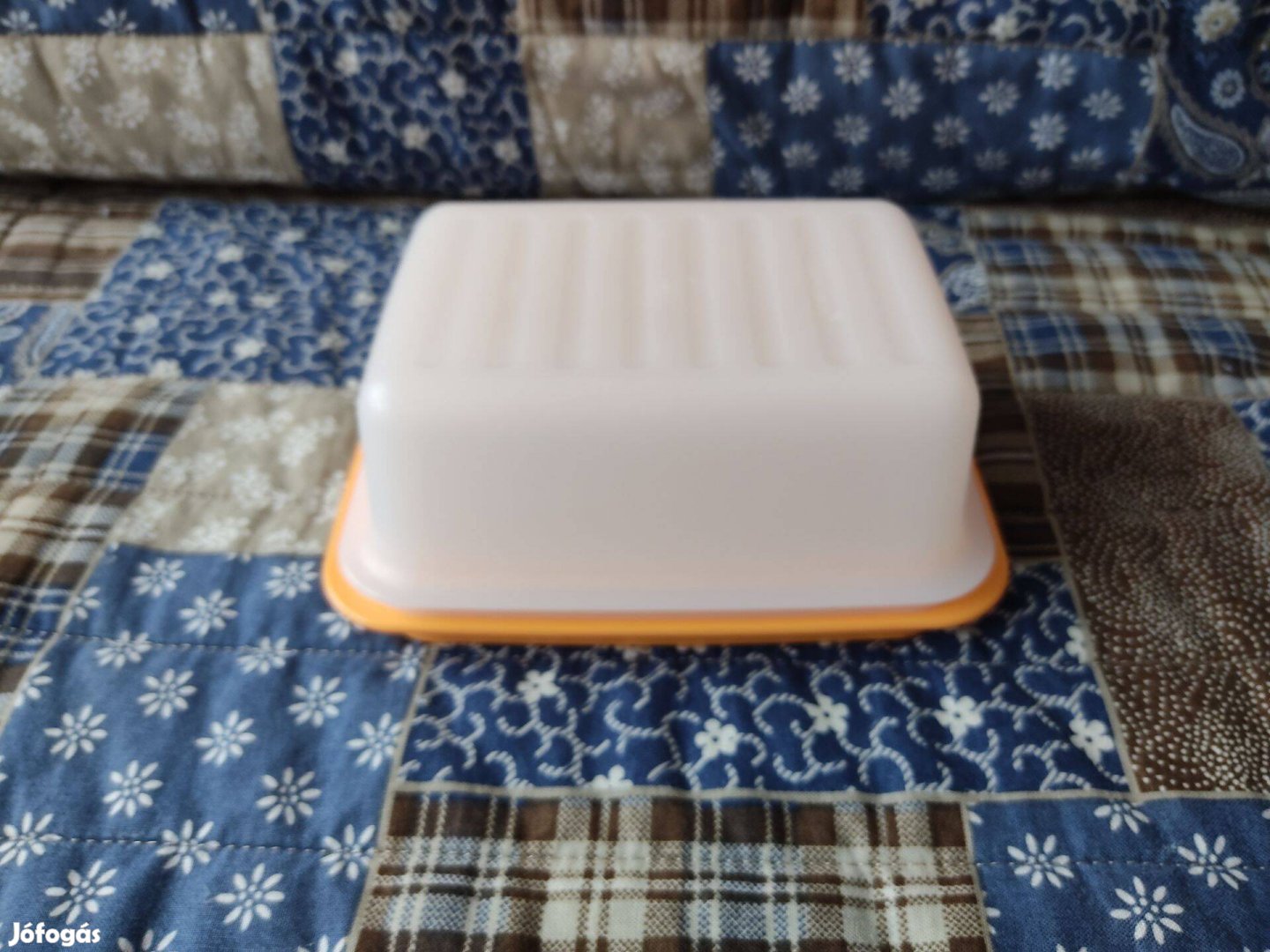 Tupperware vajtartó