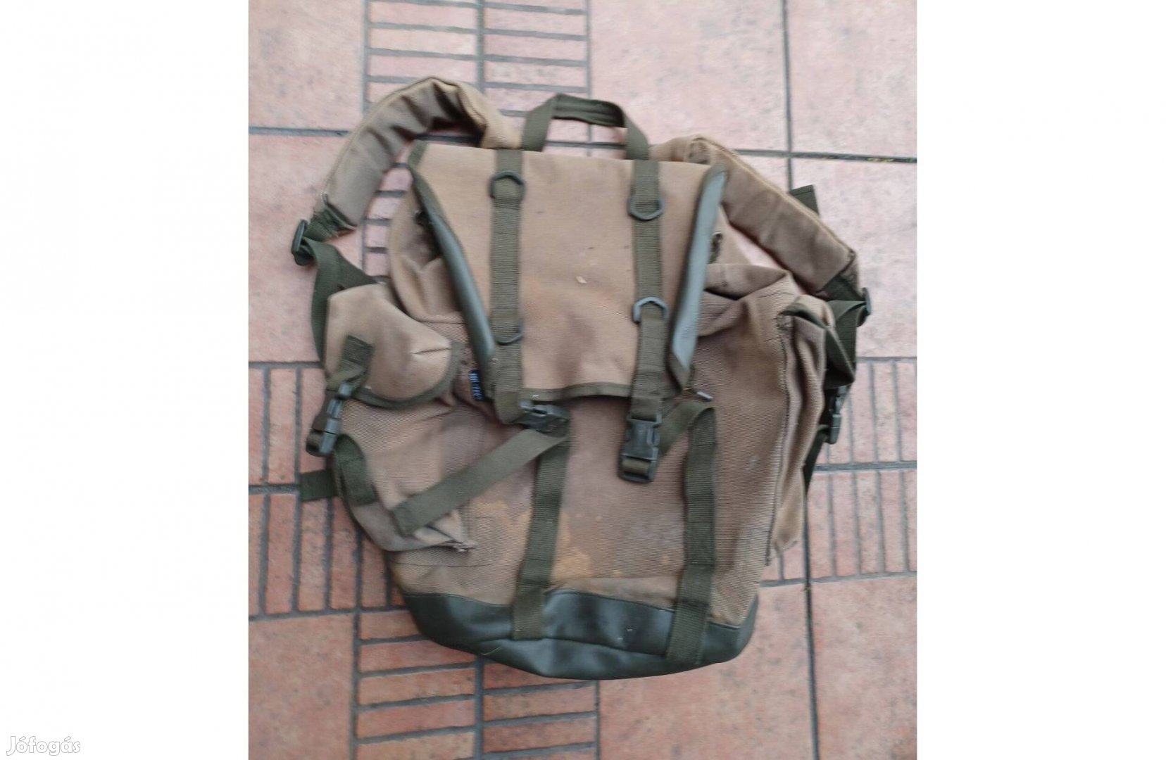 Túra hátizsák erős anyagú zsebes outdoor táska 40x40x20cm