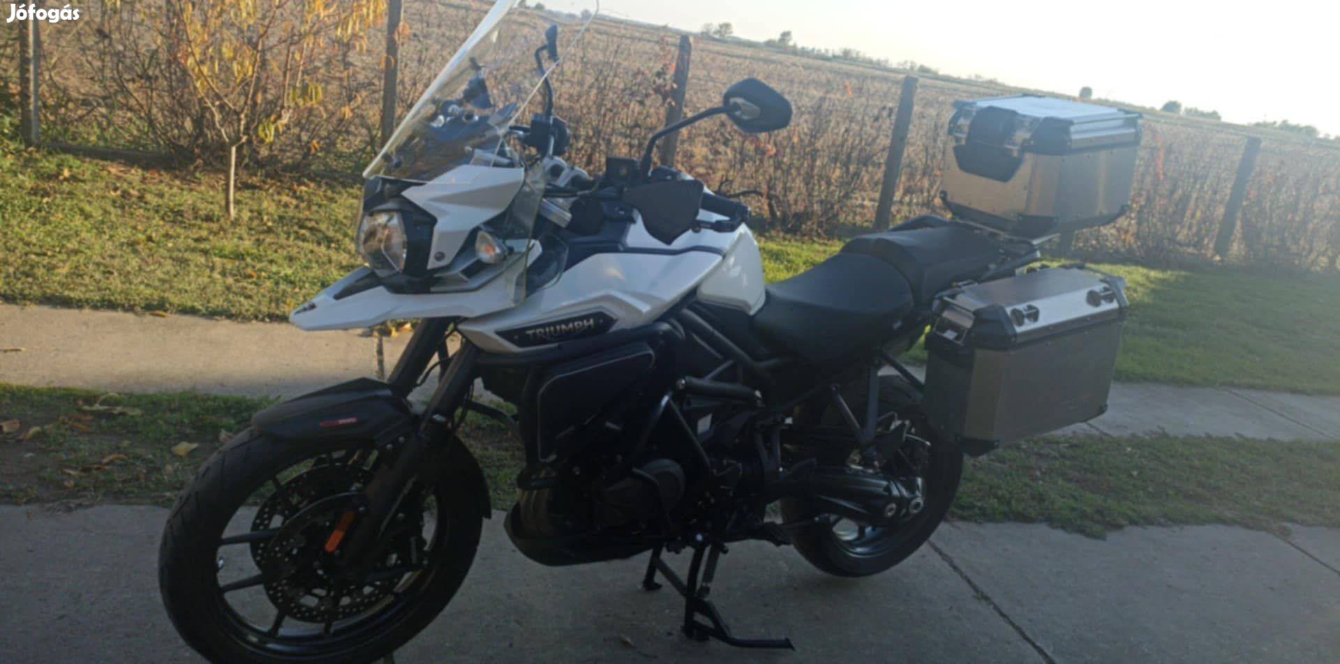 Túramotor 1200-es Triumph Tiger Explorer