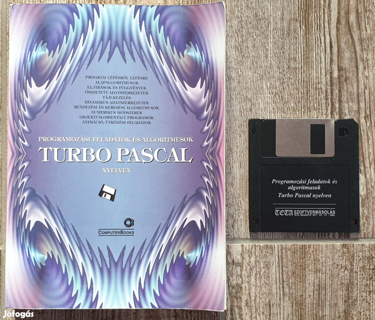Turbo Pascal könyv 3.5'' floppy lemezzel