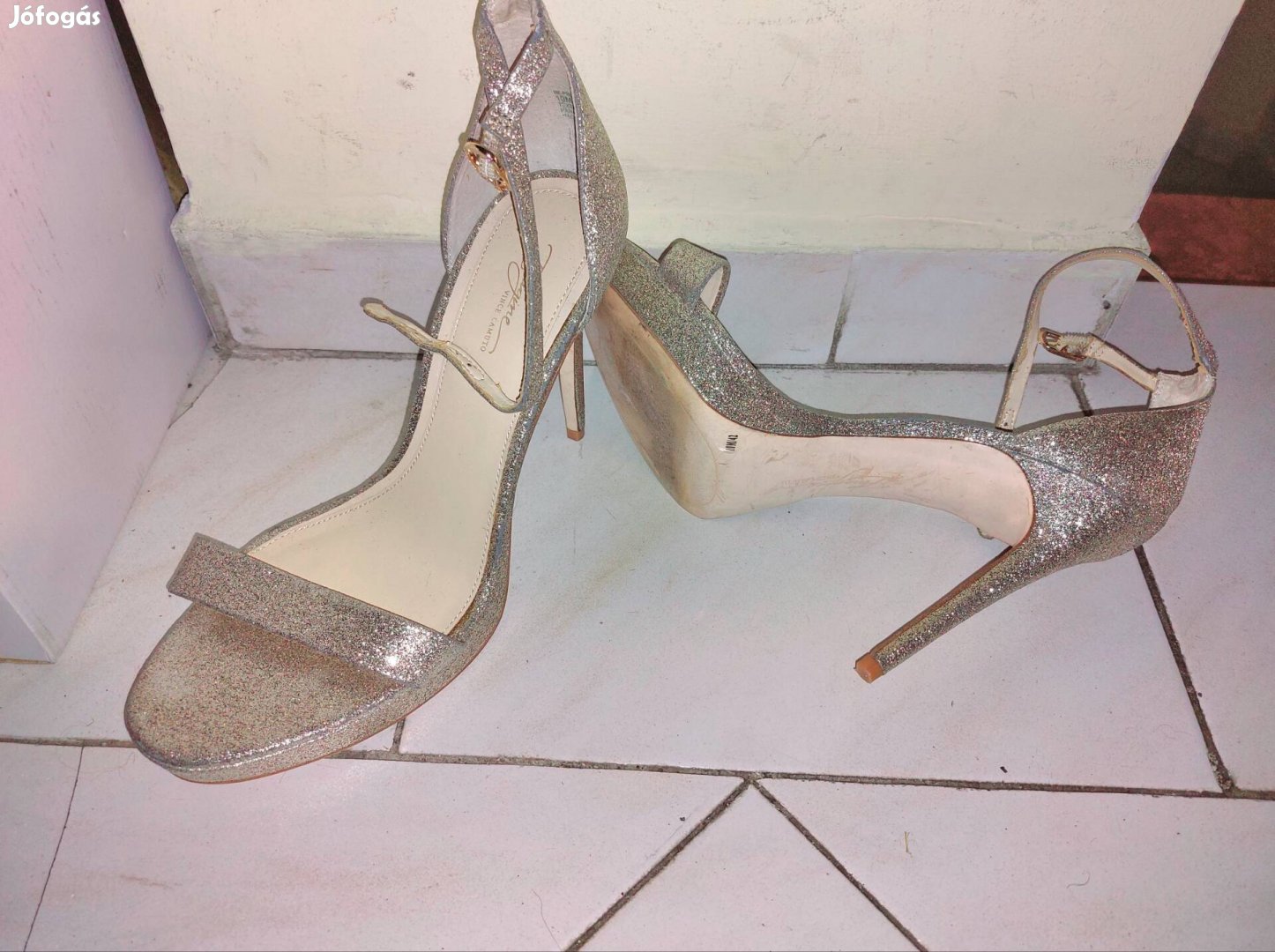 Tűsarkú elegáns cipő 41 /42 es