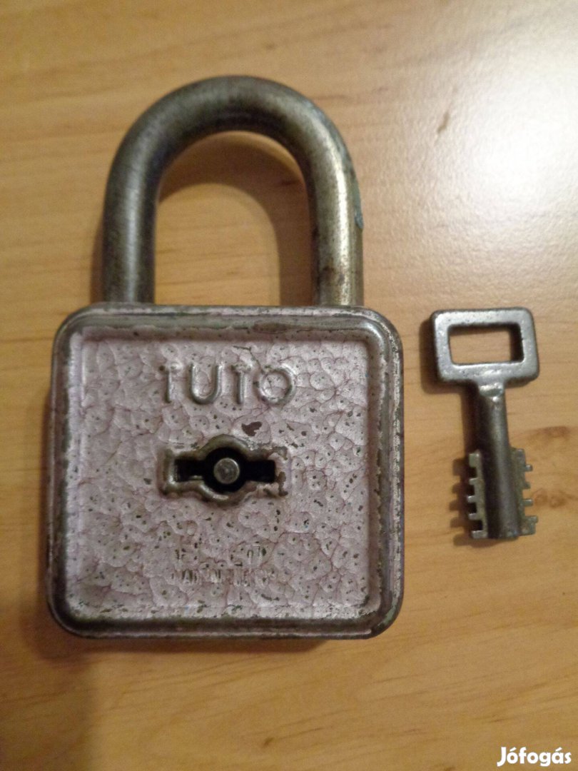 Tuto lakat eladó