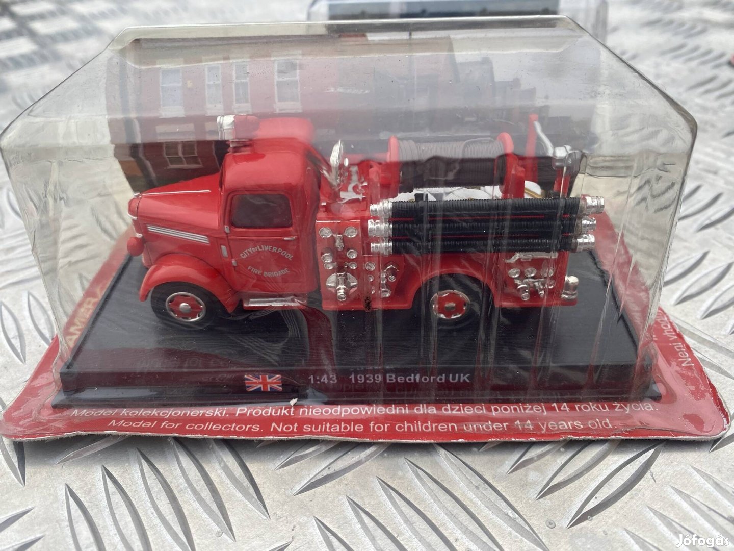 Tűzoltó és katonai modell auto 1:64