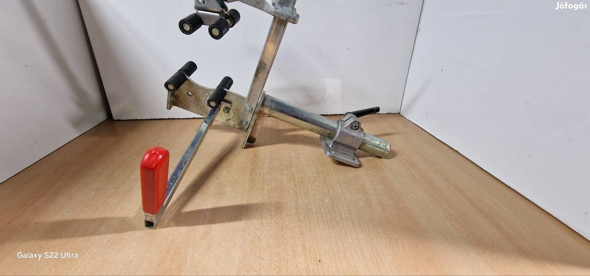 Tűzoltó készülékek szervizeléséhez állvány