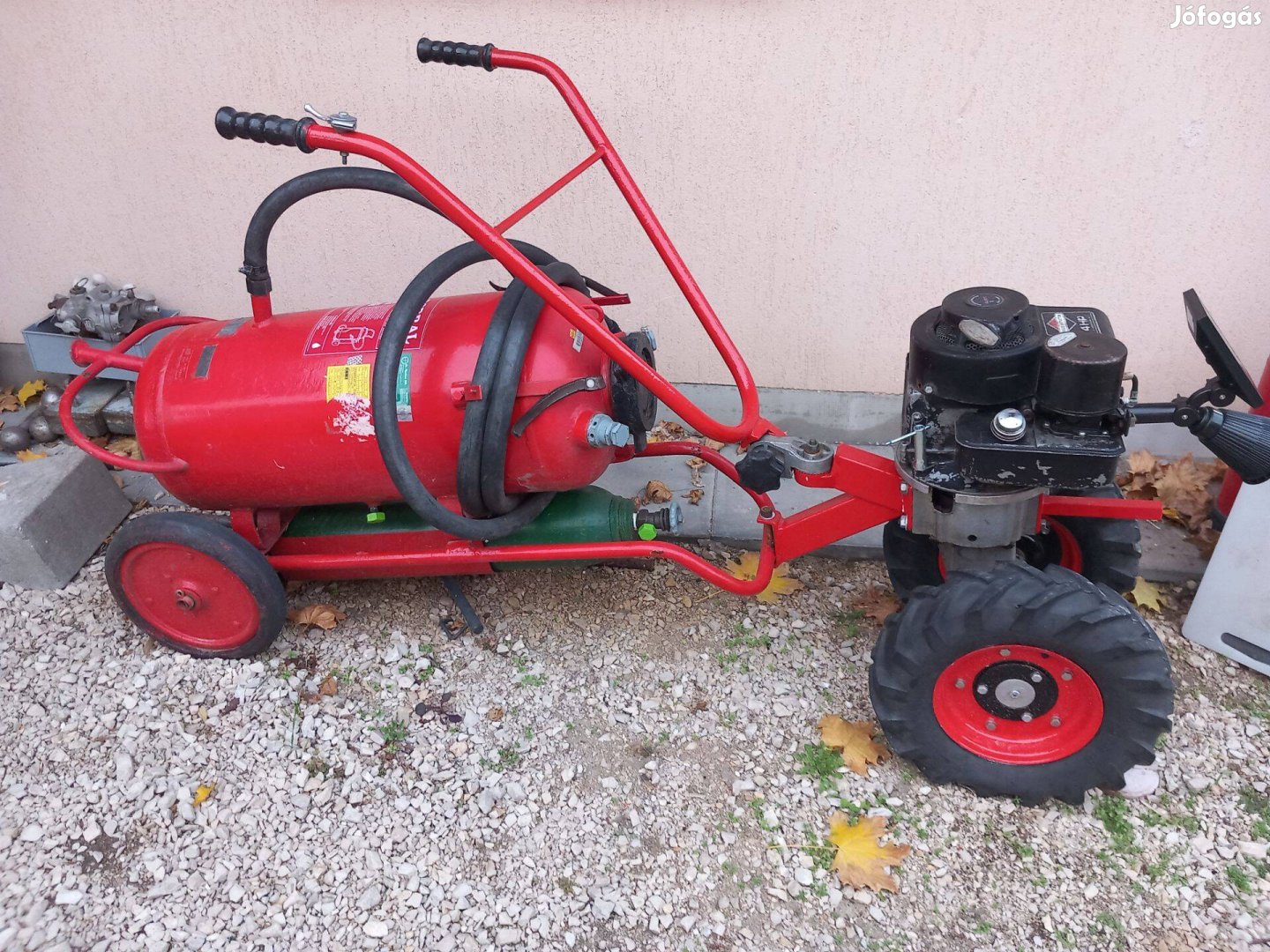 Tűzoltó kistraktor