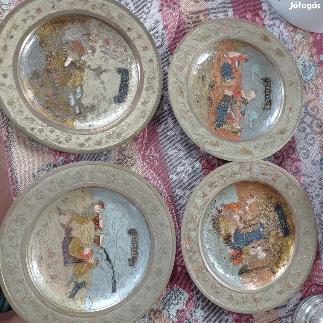 Tűzzománc díszítésű fém tányérok