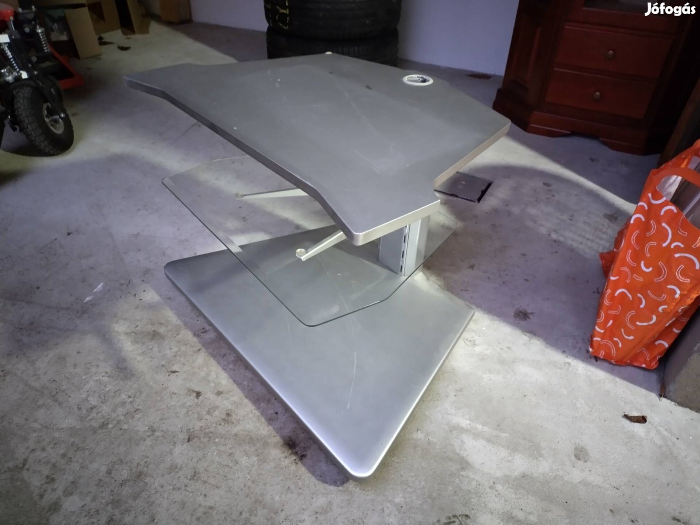 Tv állvány ezüst színű