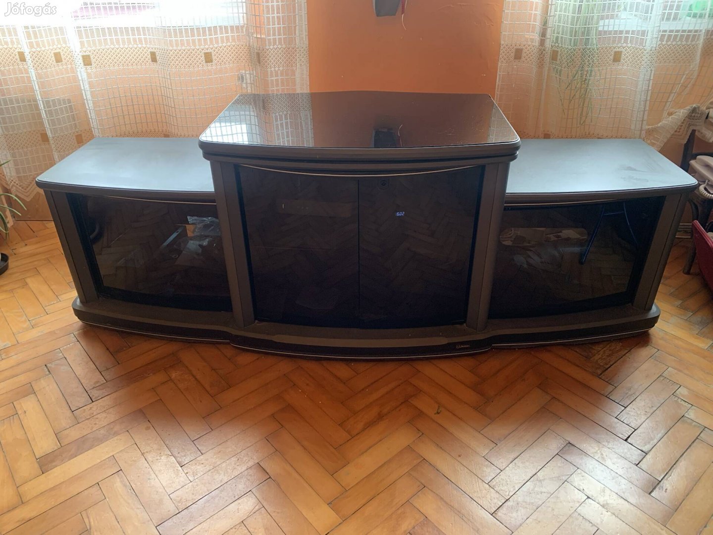 Tv-állvány megkimélt