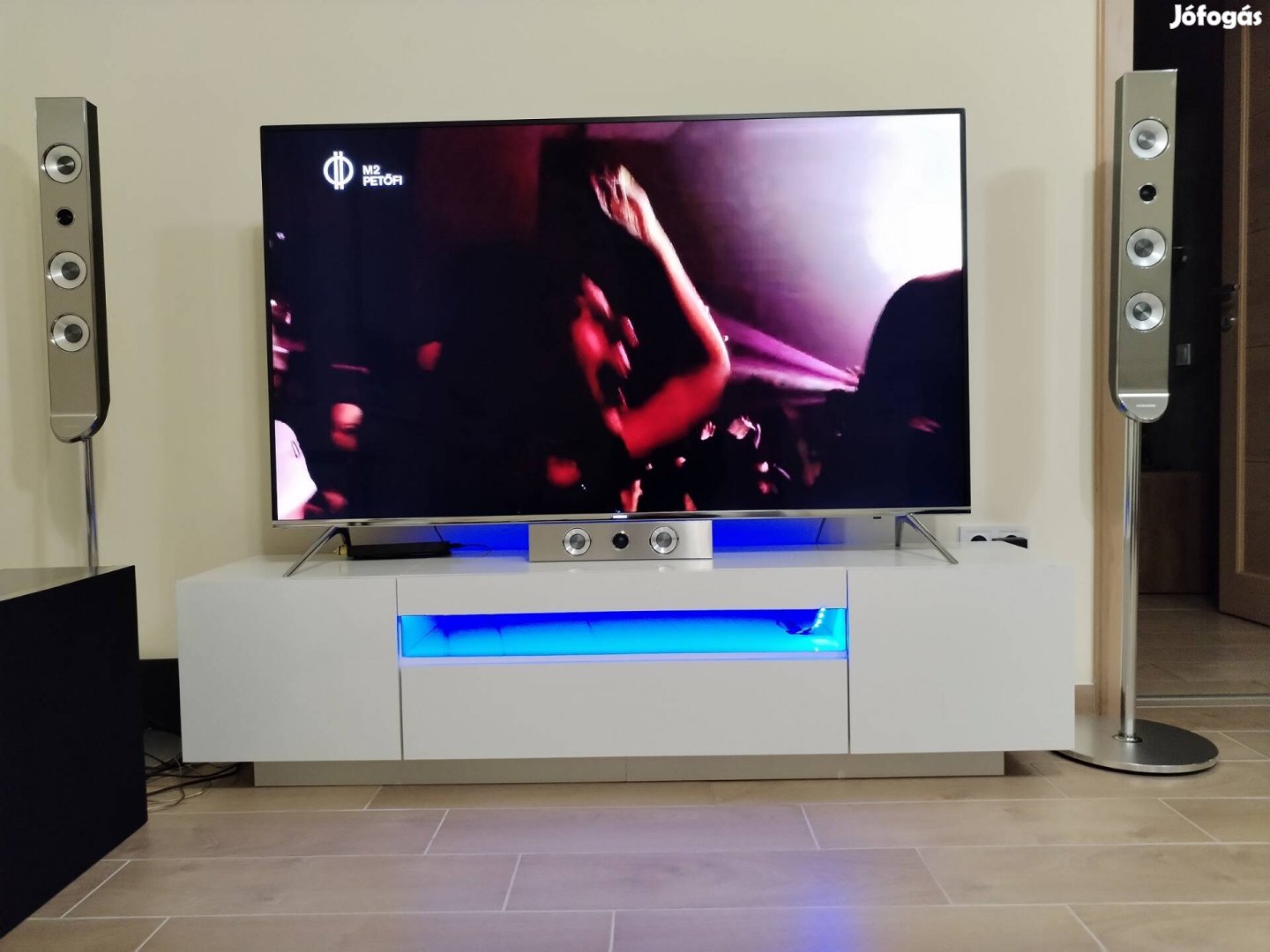Tv szekrény magasfényű LED-es 160cm