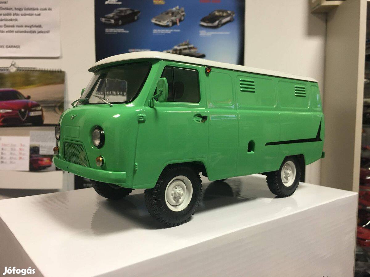 UAZ 452 Van 1985 1:18 Premium Classixxs resin