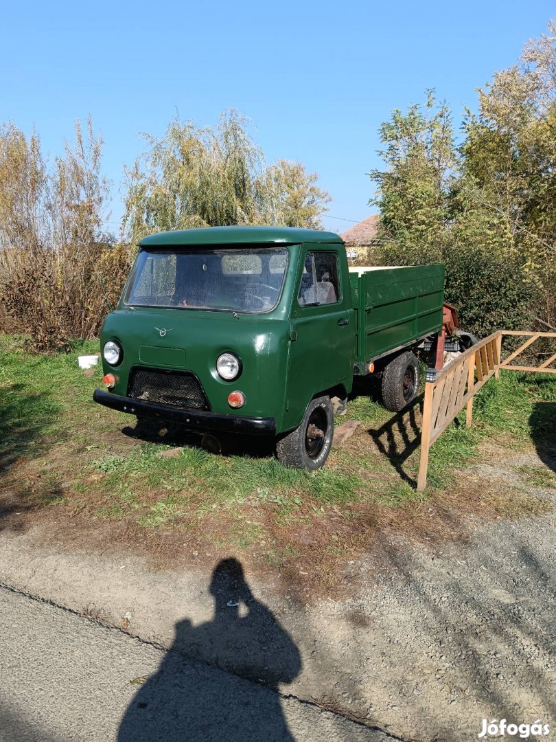 UAZ 452 platós 