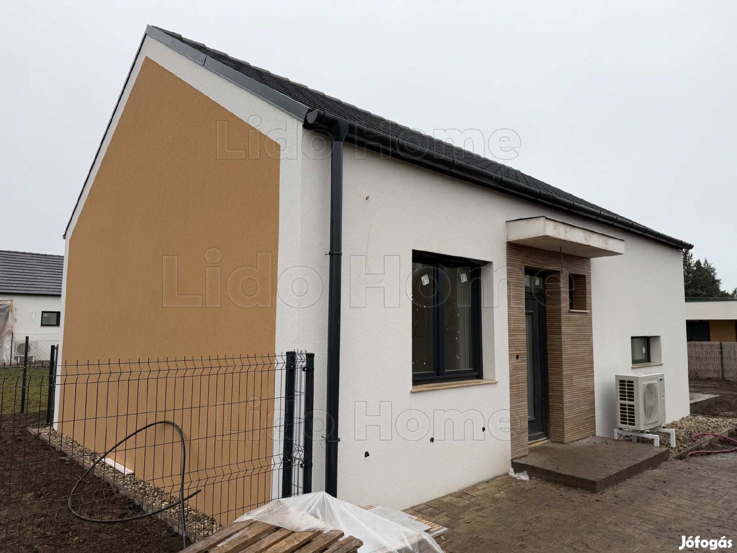 ÚJ ÉPÍTÉSŰ BALATON KÖZELI LAKÓHÁZ SIÓFOK-SÓSTÓN