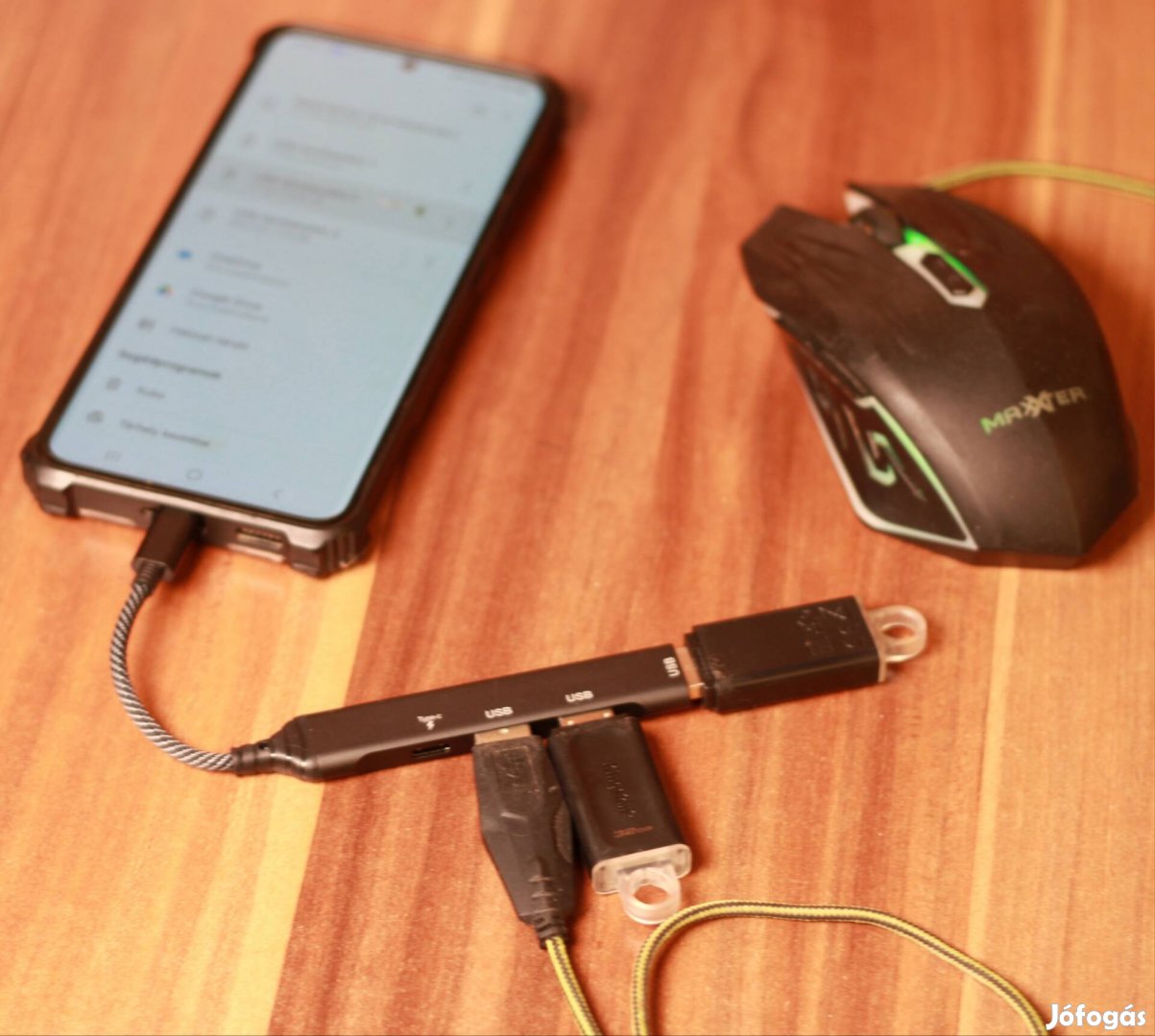 USB-C HUB Telefonhoz Pendreive adatmentés, egér billentyűzet stb. 