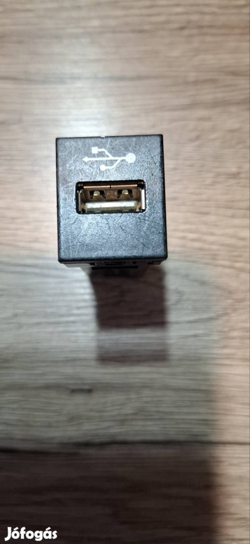 USB csatlakozó Toyota C-HR