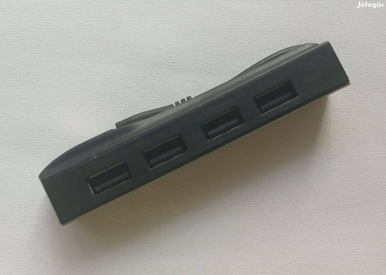 USB elosztó HUB 2.0 * Tölti, működteti a hozzákapcsolt USB eszközöket