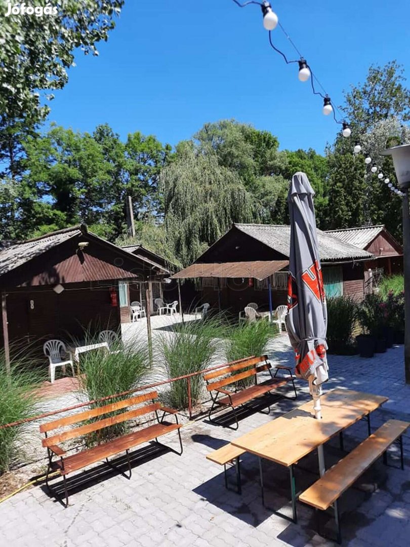 Üdülőövezeti ingatlan partközelben eladó