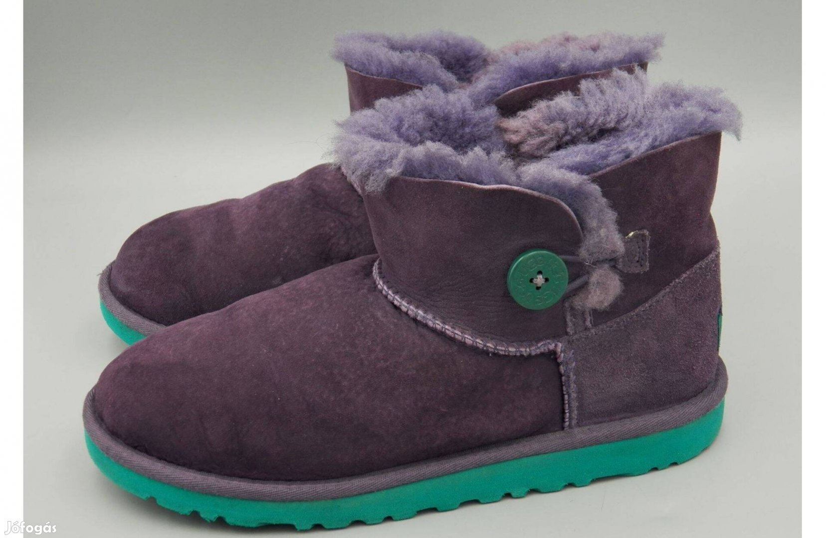 Ugg Mini Bailey Button bőr bokacsizma, 38,5 -ös