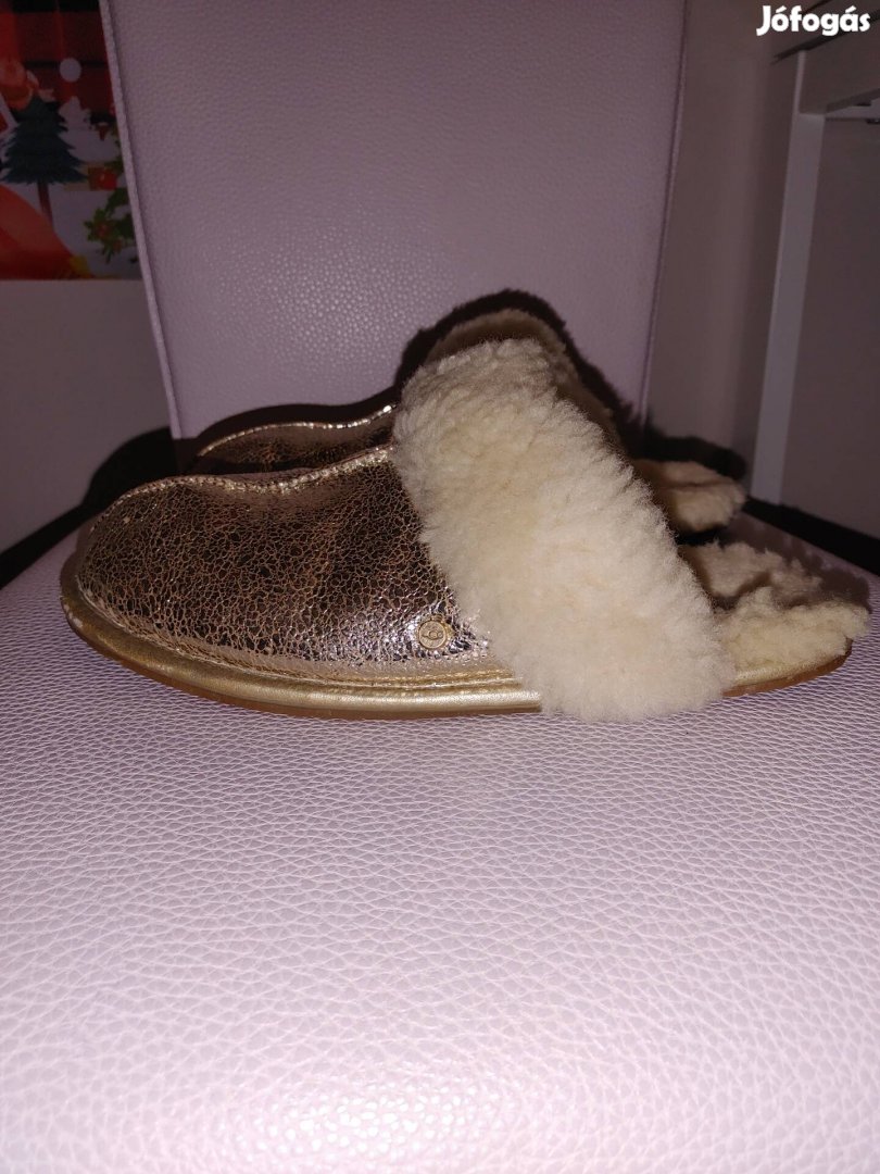 Ugg Scuffette 112539 bundás papucs 38