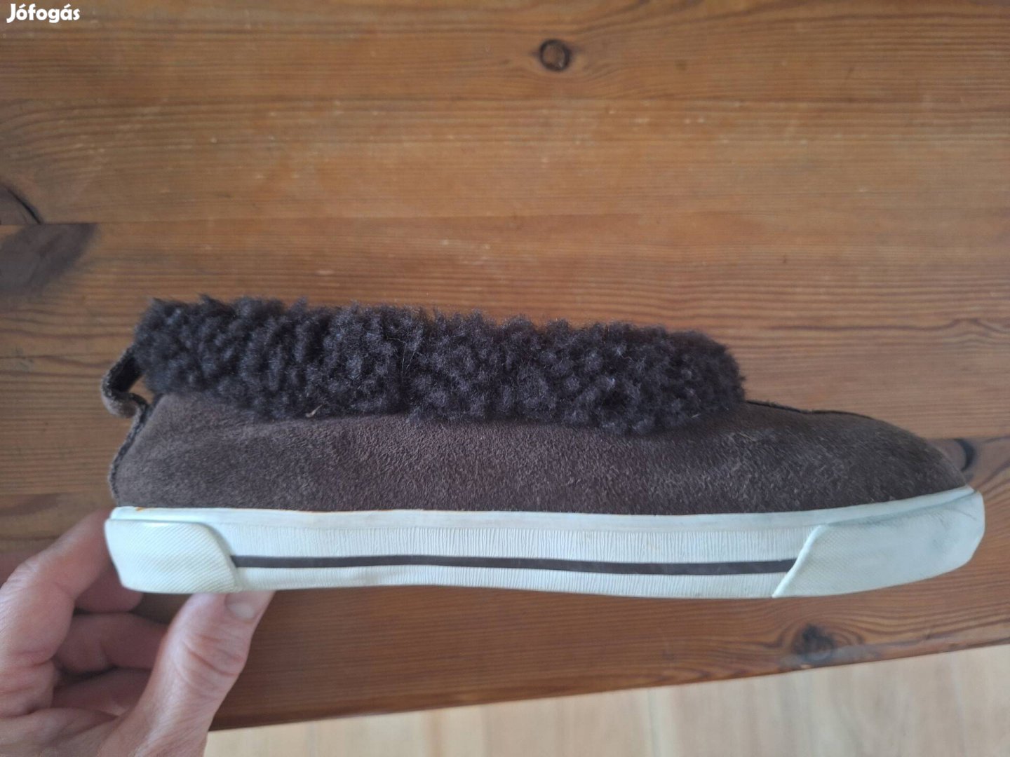 Ugg bőr bundás házicipő 32