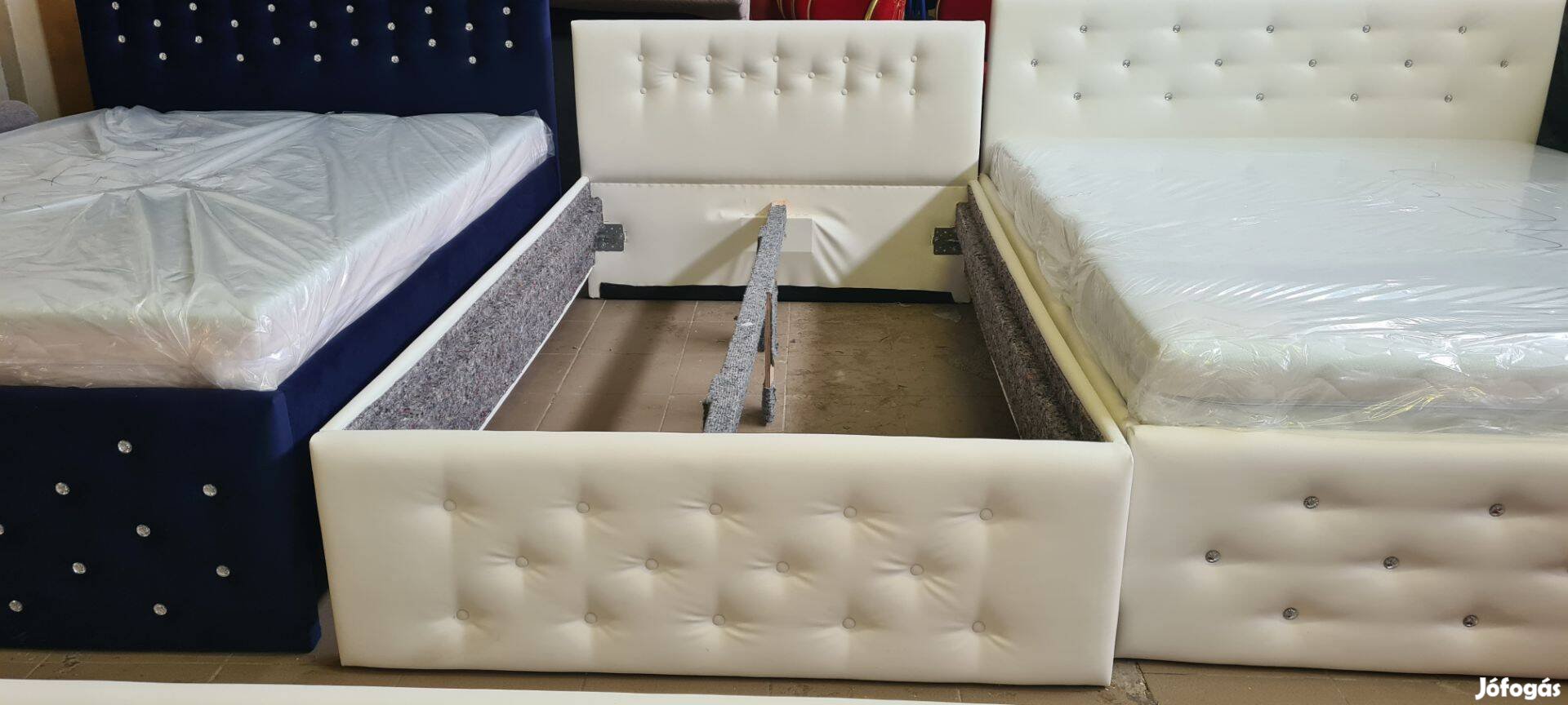 Új 120X200cm chesterfield bőr kis francia ágy keret 89eft