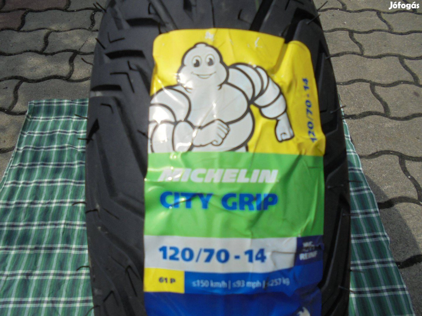 Új 120/70 R 14-es 2022-es Michelin első gumi eladó